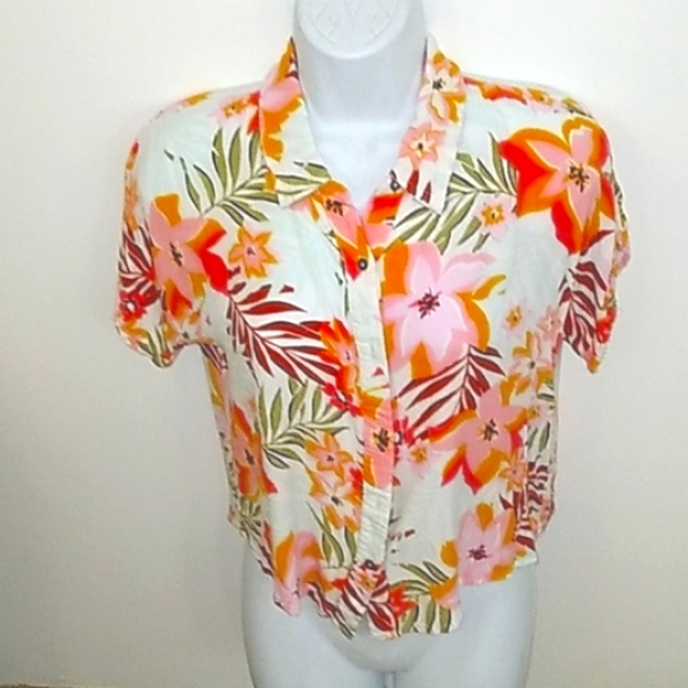 Billabong floral button down sz L